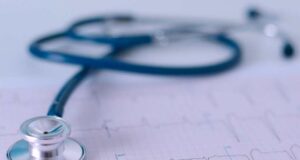 Наглите временски промени се стрес за организмот: Луѓето со висок крвен притисок се најранливи, а за овие луѓе се советува посебна претпазливост