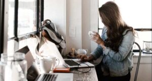 Дали долгото седење влијае на изгледот на задникот: Прашање кое привлече големо внимание