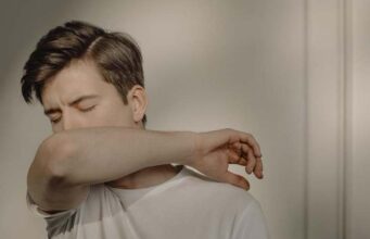 Имате многу од нив дома: ова се најдобрите природни лекови за сува кашлица