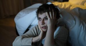 Експертите предупредуваат: Ако се разбудите среде ноќ, не правете ги овие шест работи