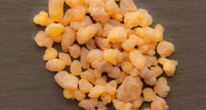 Вообичаено користиме темјан за да ја почадиме куќата, а не сте ни свесни дека помага при овие тегоби