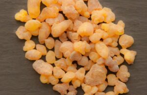 Вообичаено користиме темјан за да ја почадиме куќата, а не сте ни свесни дека помага при овие тегоби