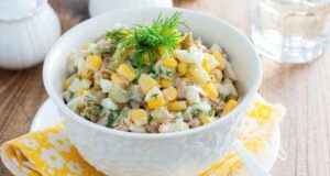 Салата со пченка и пилешко! Толку е лесно и вкусно што сите ќе ве прашаат за рецептот