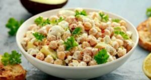 Салата од наут со фета сирење