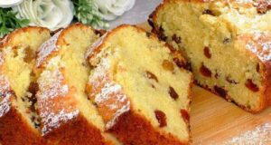 Колач со суво грозје и брусница