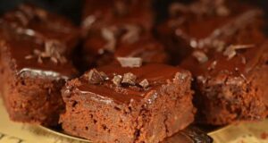 Едноставен десерт на кој тешко може да се одолее: Посно медено срце е идеално со кафе или чај