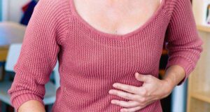 Болка под левото ребро: најчести причини и што да правите