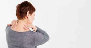 Топла или ладна облога: Кога да се користи за болки во вратот