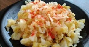 Рецепт за салата од кисела зелка каков што не сте пробале: Една состојка е клучна