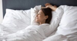 Едноставна утринска навика која ви го подигнува расположението! Веднаш ќе ве придвижи