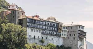 Светогорските монаси секојдневно ги имаат овие 3 намирници на трпезата, а порциите се мали