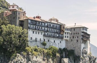 Светогорските монаси секојдневно ги имаат овие 3 намирници на трпезата, а порциите се мали