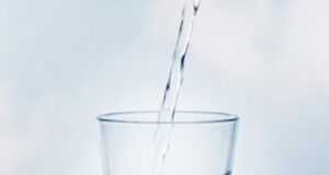 Како водата влијае на крвниот притисок?