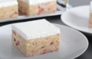 Торта со јогурт NO-BAKE: Подготовката е брза, состојките се евтини, а резултатот е сочен десерт кој се топи во устата