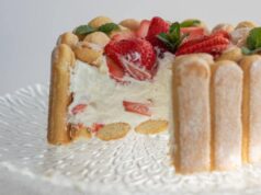 Брз колач со јагоди: Без миксер или печење – десерт што освојува со вкус