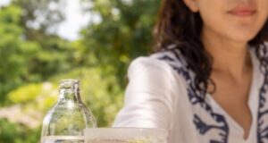Што да пиете кога имате задржување на вода во телото? Нутриционист открива кои се најдобрите пијалоци