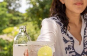 Што да пиете кога имате задржување на вода во телото? Нутриционист открива кои се најдобрите пијалоци