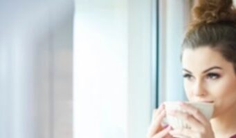 Овој утрински пијалок е уште појак од кафето – Веднаш ќе ве разбуди, но и ќе го исчисти целото тело