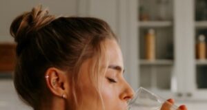 Кардиолозите предупредуваат: Никогаш не го правете ова откако ќе изедете солен оброк