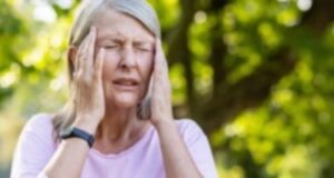 Чувствувате како главата ви експлодира? Еве што всушност значи тоа и кога треба да дејствувате веднаш