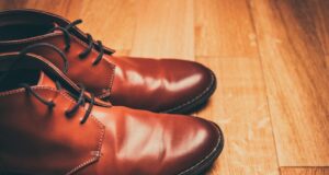 Колкав број на чевли носиш? Се вели дека тој одредува колку долго ќе живееш, погледни ја табелата и ќе ја откриеш вистината