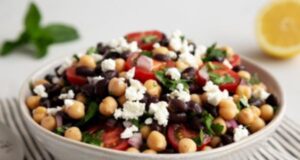 Рецепт за освежителна салата од леблебија: Овој летен оброк е богат со протеини и помага при слабеење