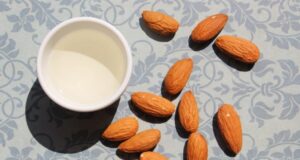 Оставете 4 бадеми во вода преку ноќ: Јадете ги наутро и ќе се ослободите од проблемот што ги мачи многумина