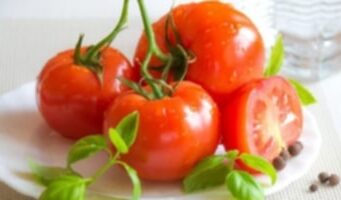 Не јадете домати ако ги имате овие тегоби: Прави чуда за линијата, но исто така крие ризици