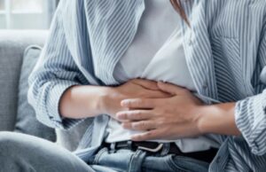 4 симптоми кои би можеле да бидат рани знацидебе на рак на дебелото црево, според лекарите