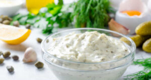 Салата од кикирики готова за 15 минути: Ова кремасто гарнирче ќе биде ѕвезда на секоја празнична трпеза