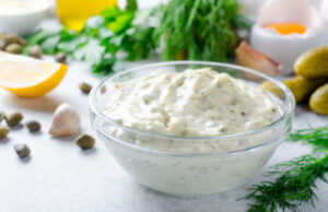 Салата од кикирики готова за 15 минути: Ова кремасто гарнирче ќе биде ѕвезда на секоја празнична трпеза