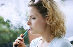 Милиони тинејџери пушат електронски цигари. Дали е здраво?