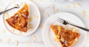 Мирисот на есента излегува од рерна: Највкусната торта со мед и ореви