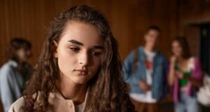 Професор по психологија објасни зошто сè повеќе луѓе се осамени