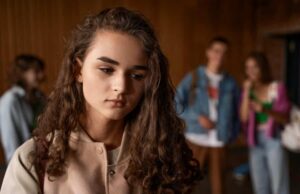 Професор по психологија објасни зошто сè повеќе луѓе се осамени