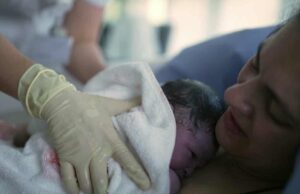 Природно породување или царски рез – кој е подобар избор? Две приказни за истото чудо