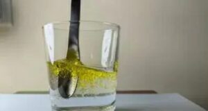 ВО ТОАЛЕТ ЗА 15 МИНУТИ: Напиток со само 2 состојки кој брзо решава запек, гасови и ги чисти цревата – природно, брзо и без напор