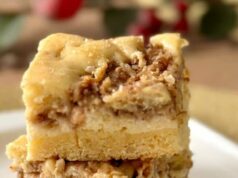 Торта со јаболка, сирење и ореви