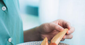 Времето на консумирање јаболка може да ги зголеми неговите придобивки за варењето на храната, енергијата и контролата на шеќерот во крвта