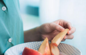 Времето на консумирање јаболка може да ги зголеми неговите придобивки за варењето на храната, енергијата и контролата на шеќерот во крвта