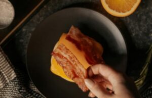 Кардиолози: Луѓето со висок крвен притисок треба да избегнуваат комбинирање на овие намирници