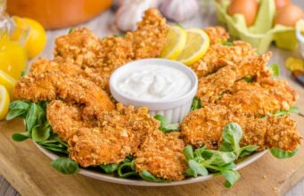 Заборавете на јајцата и брашното: Рецепт за најкрцкаво пилешко кое е готово за 10 минути