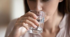 Доктор открива брз метод кој го ублажува болното грло за 15 секунди