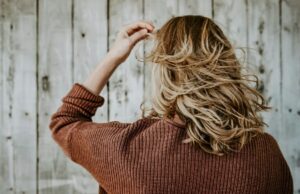 Моќно масло за густа и сјајна коса, а чини само 200 денари