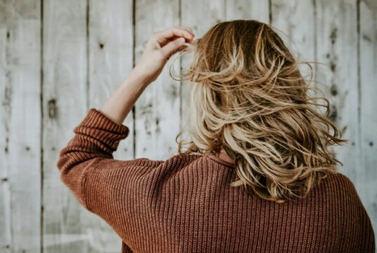 Моќно масло за густа и сјајна коса, а чини само 200 денари