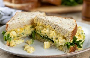 Салата од јајца од 3 состојки