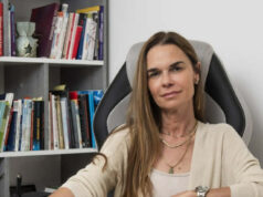 Терапевт објаснува како искуствата од детството ги обликуваат односите и одлуките во зрелоста