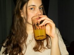 Маслиново масло и лимон пред спиење: Што навистина се случува во телото и дали овој тренд има смисла