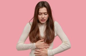 Изедете само 1 лажица пред спиење: Древниот лек кој ги чисти цревата, а наутро ќе се чувствувате како да имате 20 години