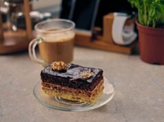 Коцки капучино: Едноставна торта што освојува со првиот залак – подобра од тирамису